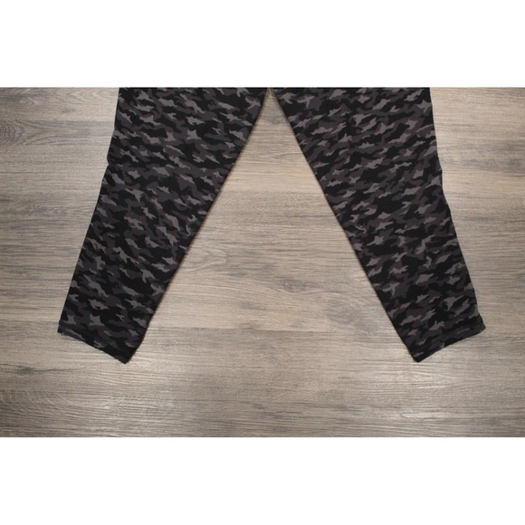 Athleta Salutation Stash Pocket Printed‎ 7/8 Tight Leggings 1X Gray Camo - Picture 7 of 10